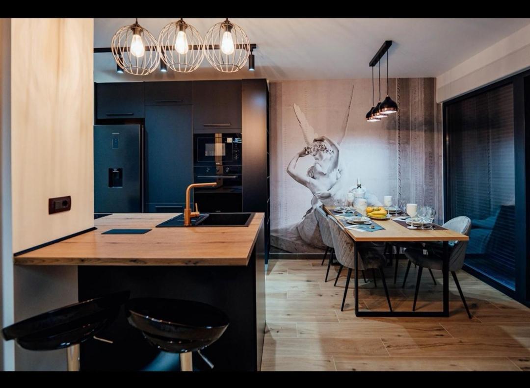Black Queen Apartment Split Exteriör bild