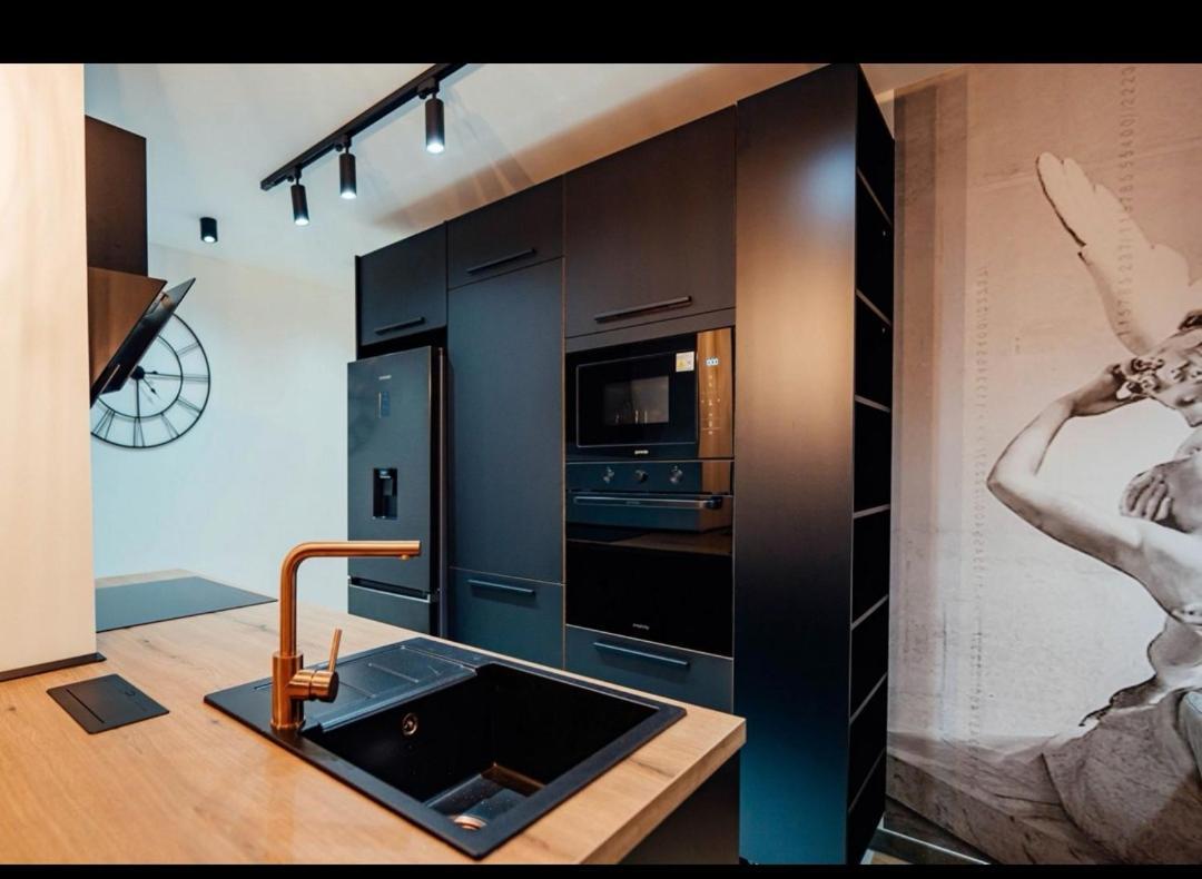 Black Queen Apartment Split Exteriör bild